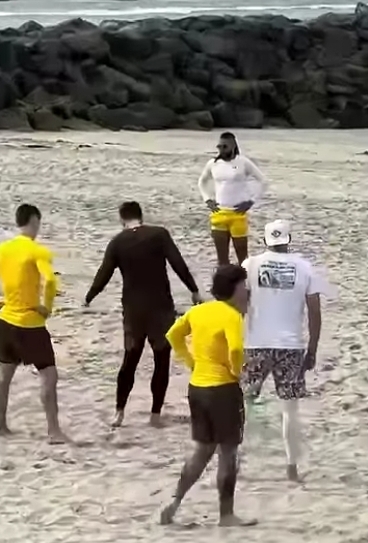 HAPPENING NOW: Padres Players Training at Mission Beach ⚾️🌊